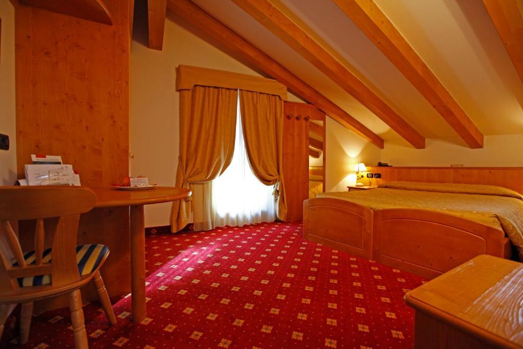 Hotel Il Maniero Ossana Luaran gambar