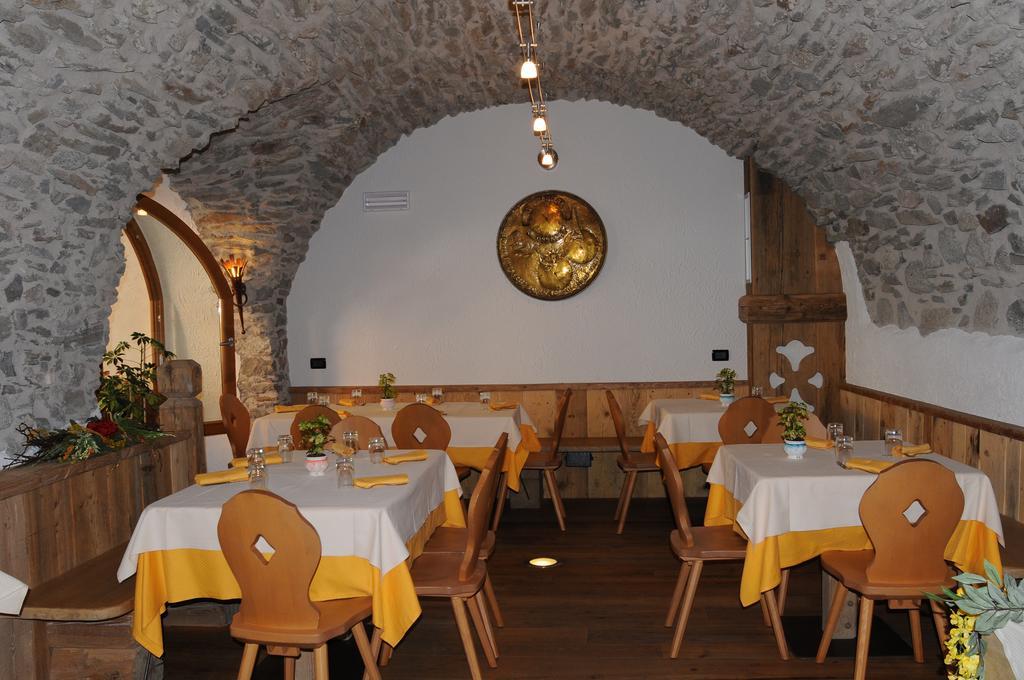 Hotel Il Maniero Ossana Luaran gambar