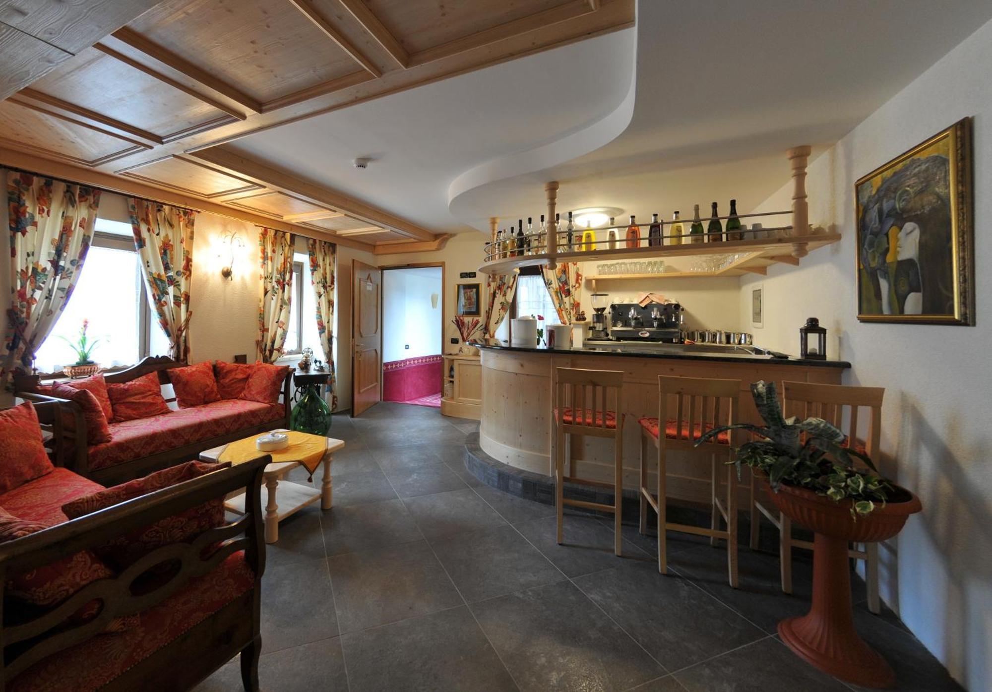 Hotel Il Maniero Ossana Luaran gambar