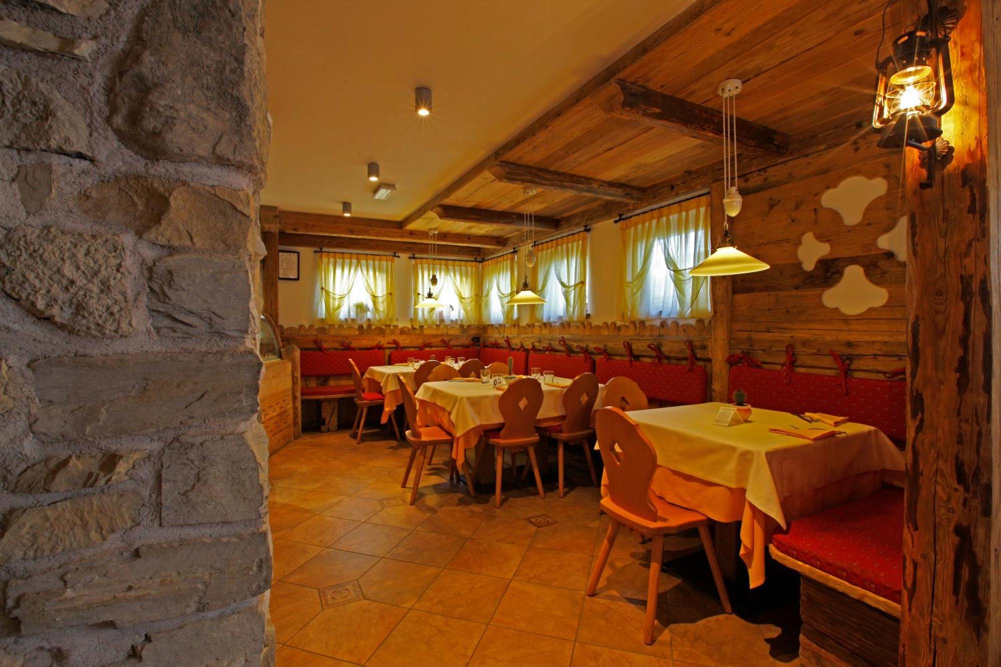 Hotel Il Maniero Ossana Luaran gambar