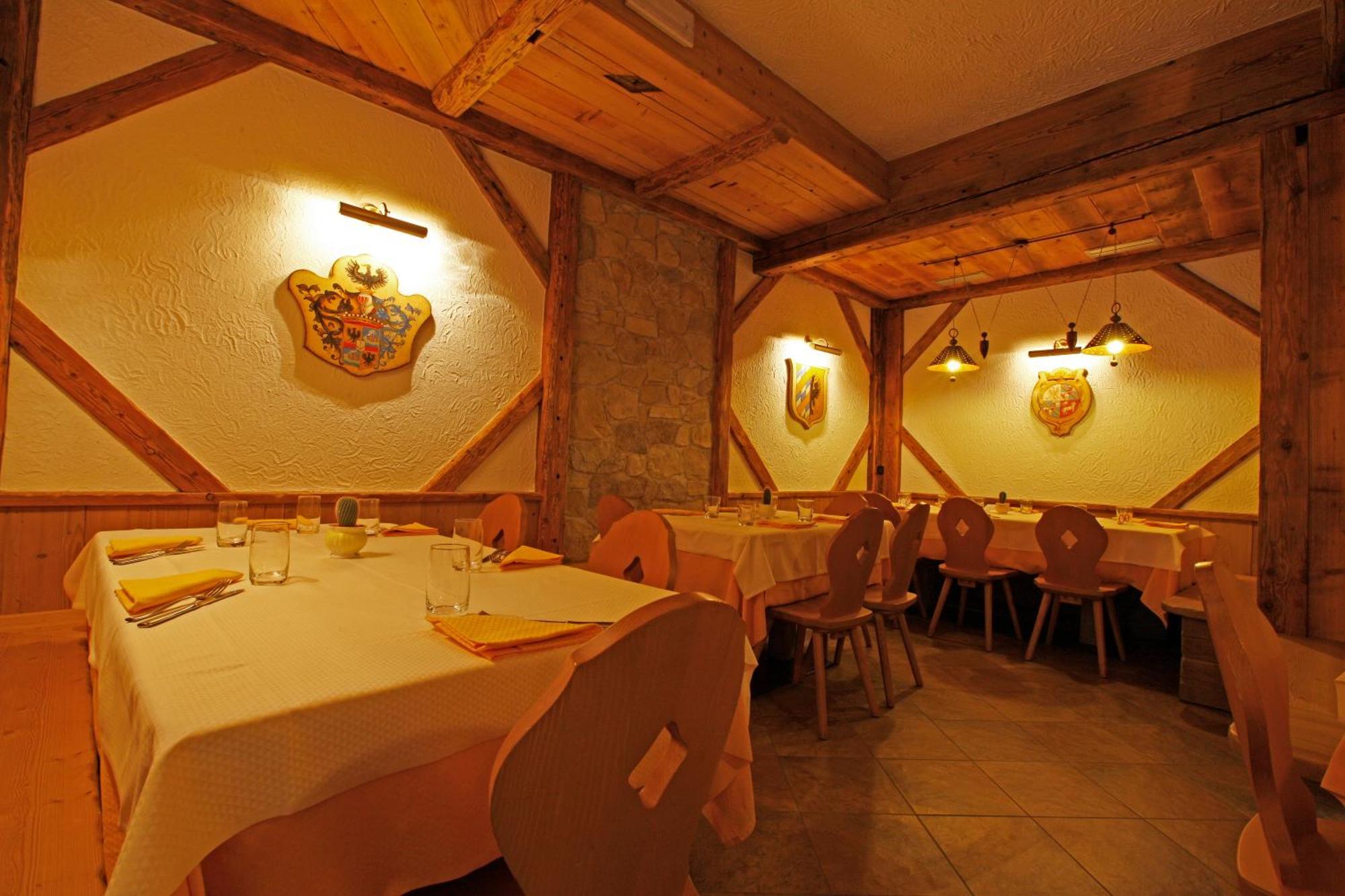 Hotel Il Maniero Ossana Luaran gambar