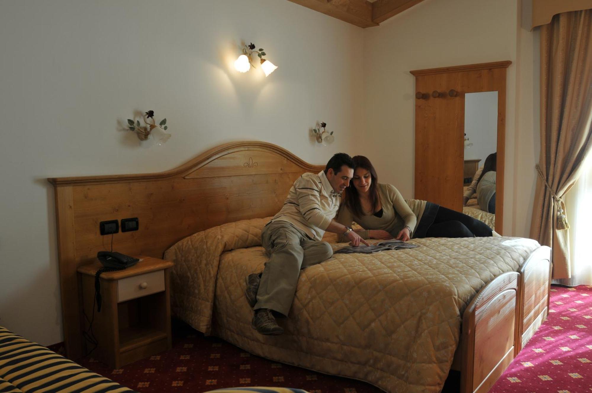 Hotel Il Maniero Ossana Luaran gambar