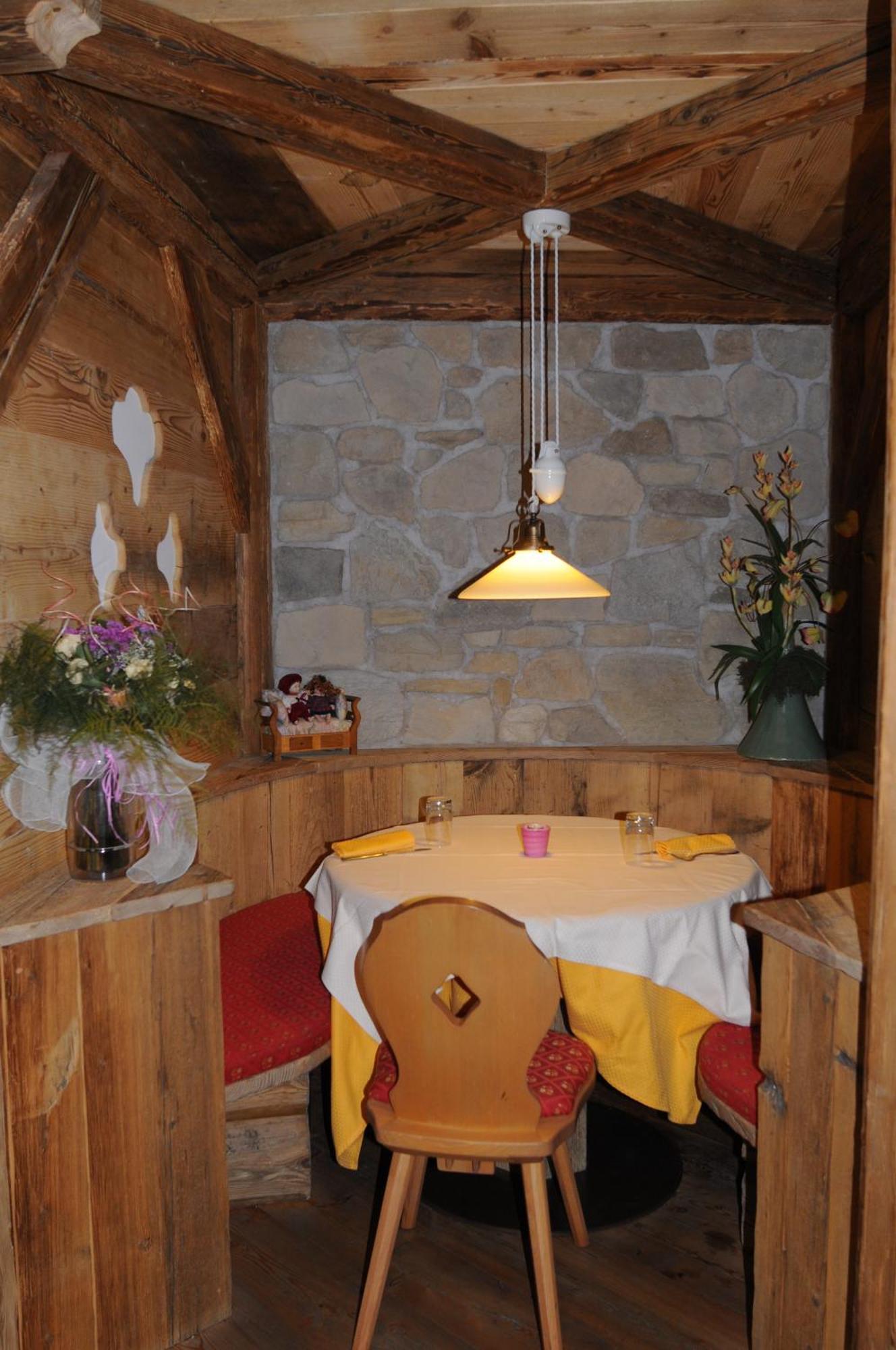 Hotel Il Maniero Ossana Luaran gambar