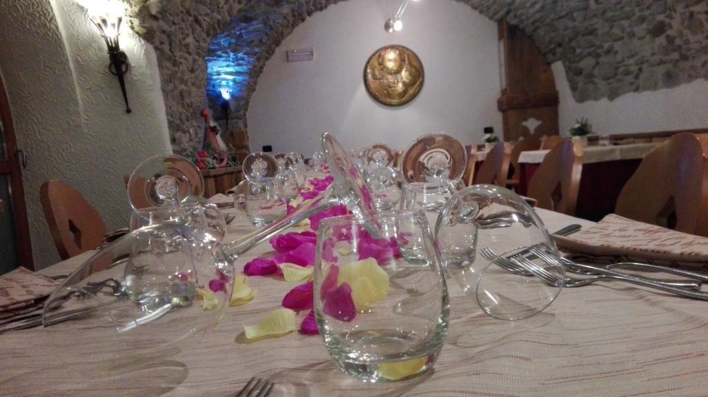 Hotel Il Maniero Ossana Luaran gambar