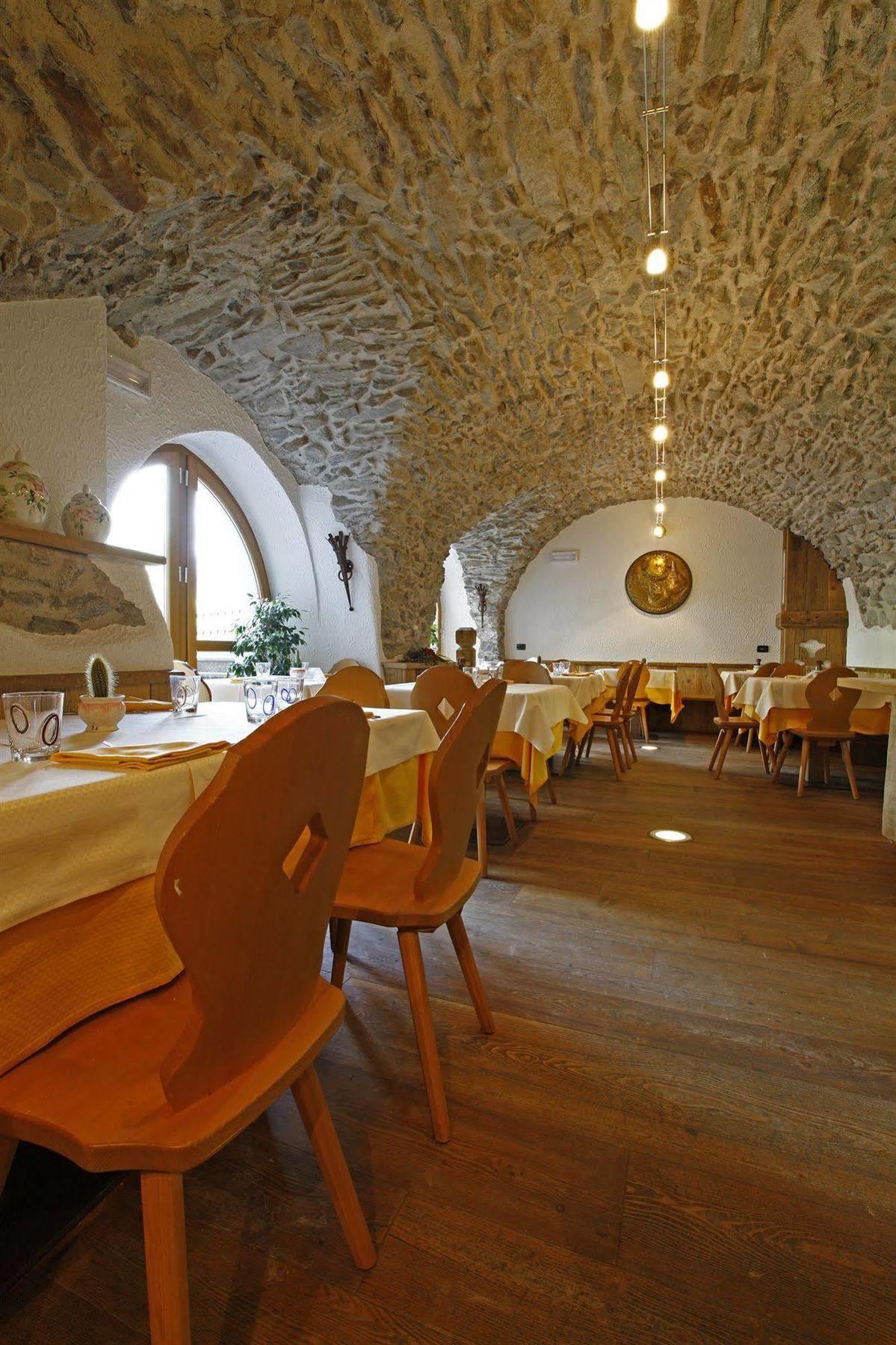Hotel Il Maniero Ossana Luaran gambar