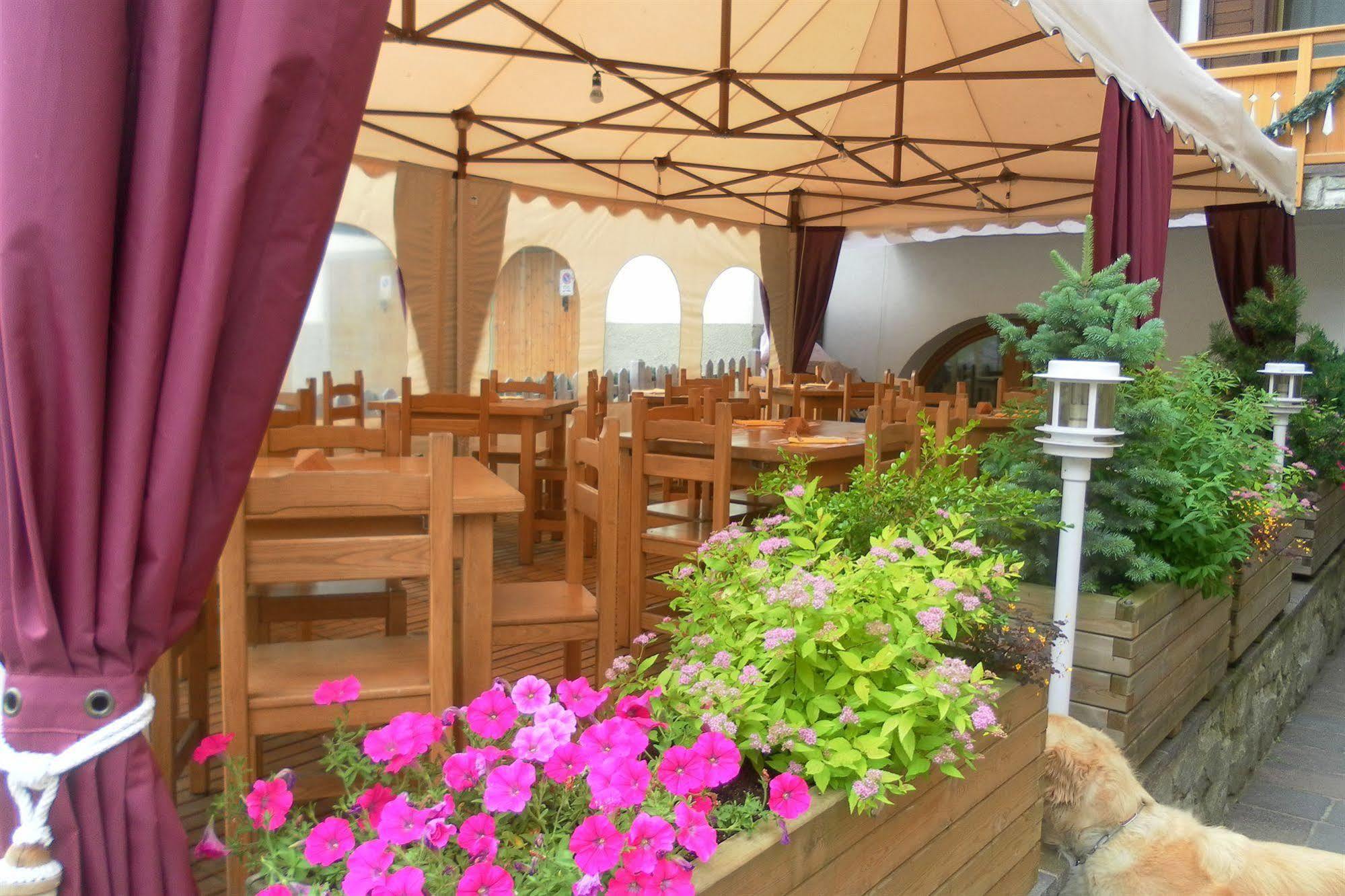 Hotel Il Maniero Ossana Luaran gambar