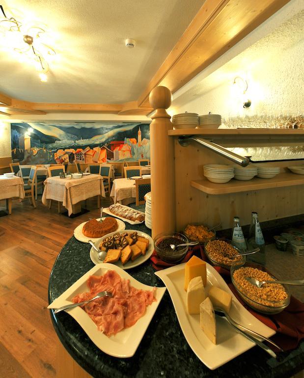 Hotel Il Maniero Ossana Luaran gambar