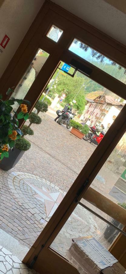 Hotel Il Maniero Ossana Luaran gambar